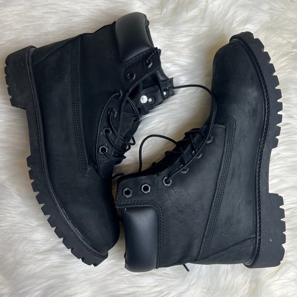 Shoes - Like new Tim’s boot size 8